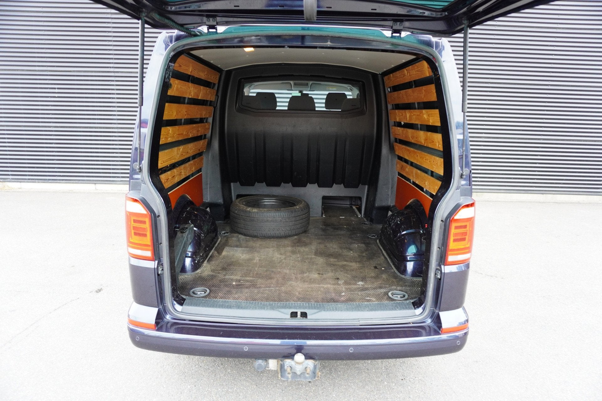 Volkswagen Transporter 204pk Automaat L2H1 Dubbele cabine LE, Auto's, Gebruikt, Euro 6, 4 cilinders, 2500 kg