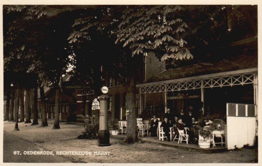 Sint Oedenrode Rechterz. markt. Hotel Schoonhen Benzinepomp, Verzamelen, Ophalen, 1920 tot 1940, Gelopen, Noord-Brabant