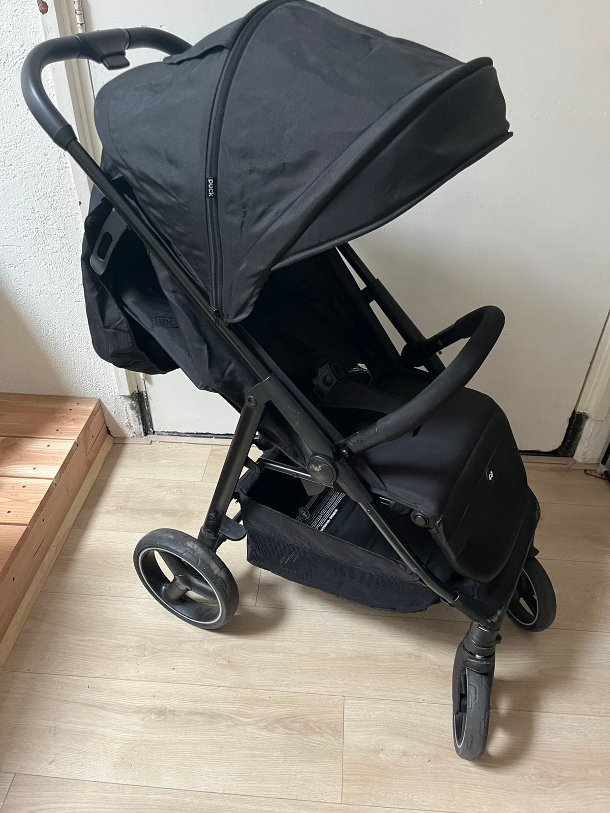 Buggy Puck Flo zwart, Kinderen en Baby's, Ophalen, Zo goed als nieuw, Overige merken, Verstelbare rugleuning