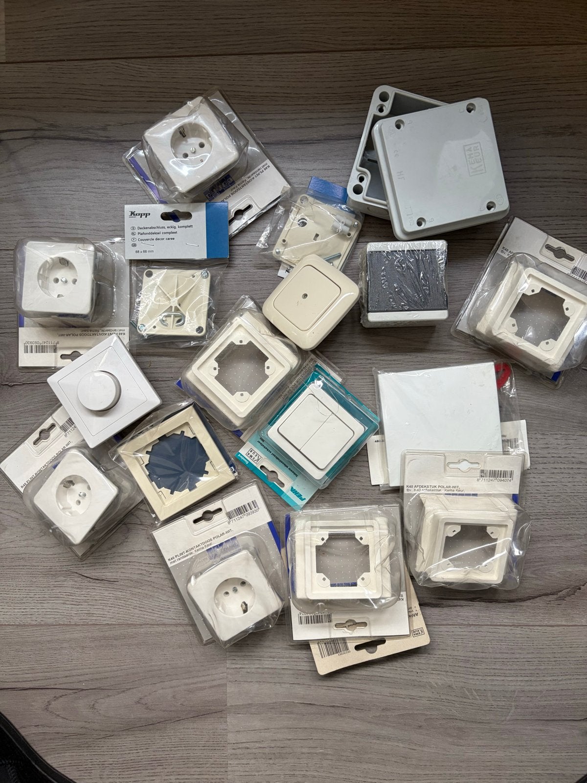 Diverse elektra onderdelen: stopcontacten, schakelaars, etc., Ophalen of Verzenden, Nieuw, Stopcontact