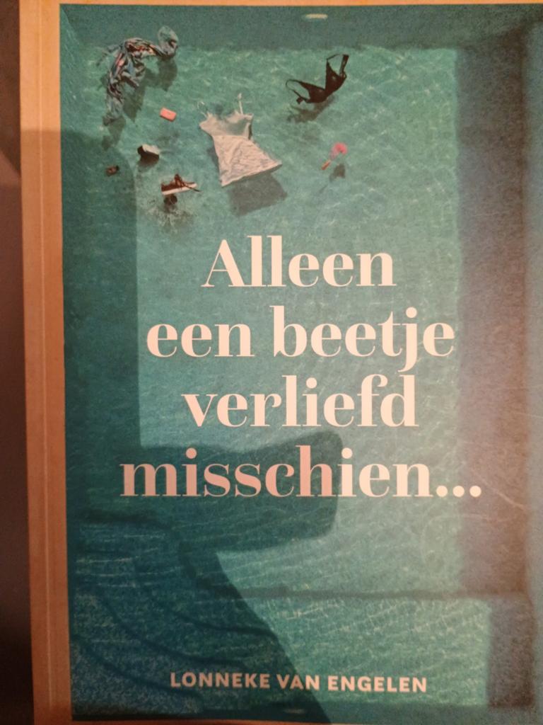 Lonneke van Engelen - Alleen een beetje verliefd misschien, Boeken, Ophalen of Verzenden, Zo goed als nieuw, Lonneke van Engelen
