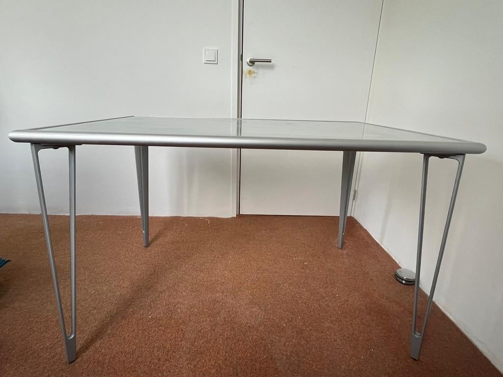Ikea Eettafel met glazen tafelblad gebruikt als bureautafel, Huis en Inrichting, Tafels | Eettafels, Ophalen, Gebruikt, 100 tot 150 cm