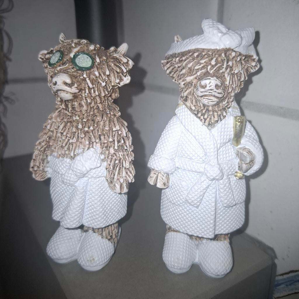 2 beeldjes van Schotse Hooglanders,  bizons in badkleding, Ophalen of Verzenden, Zo goed als nieuw, Dier