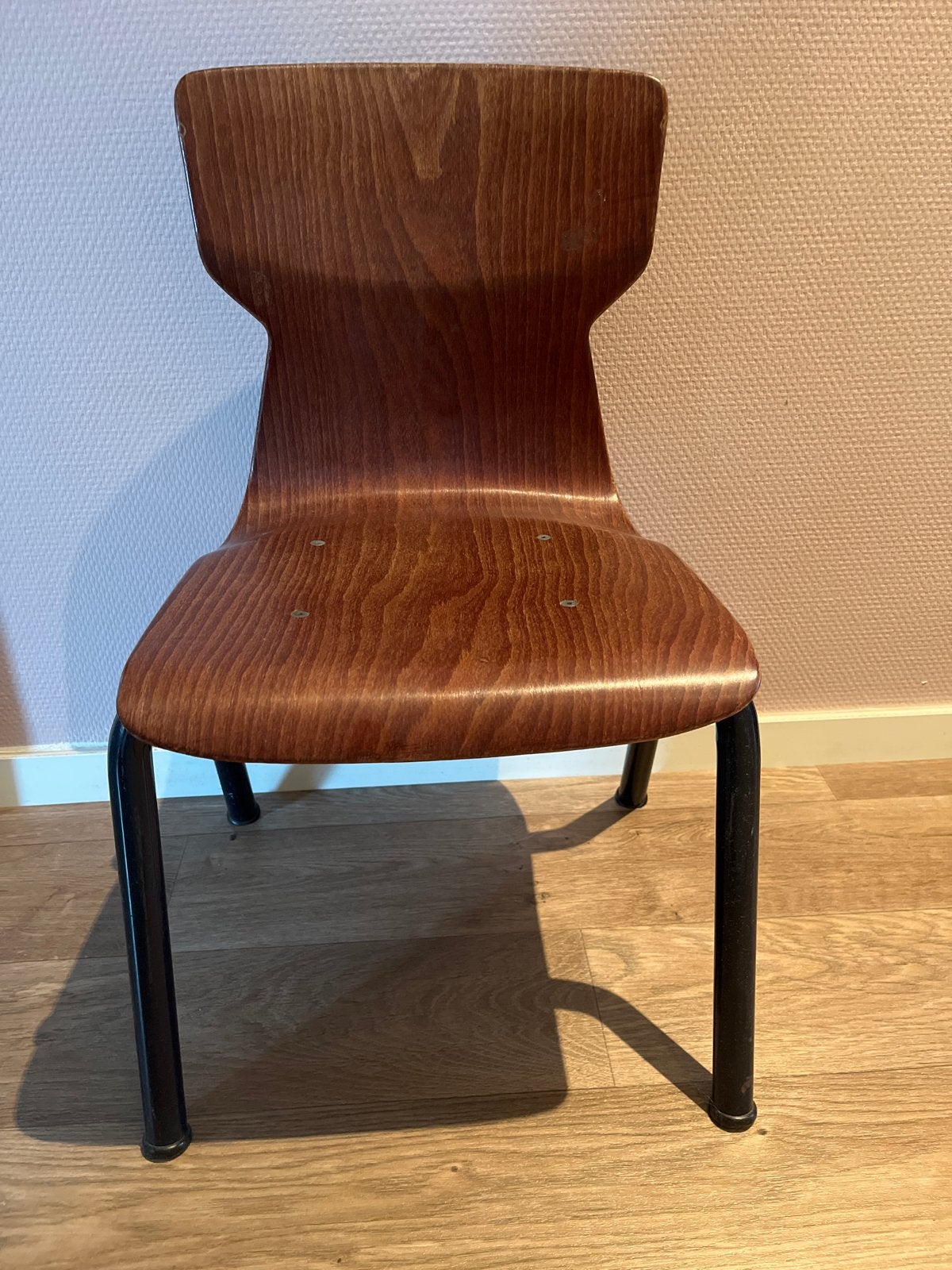 Vintage houten kinderstoel/ schoolstoel met metalen poten, Ophalen, Gebruikt