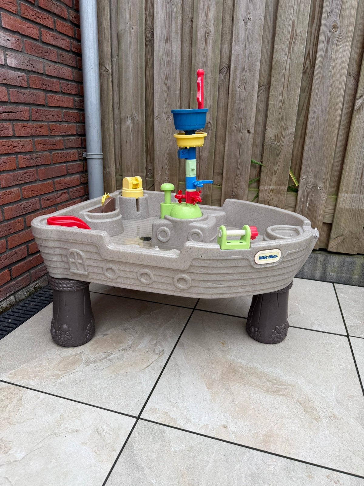 Watertafel in de vorm van een boot, Ophalen, Gebruikt