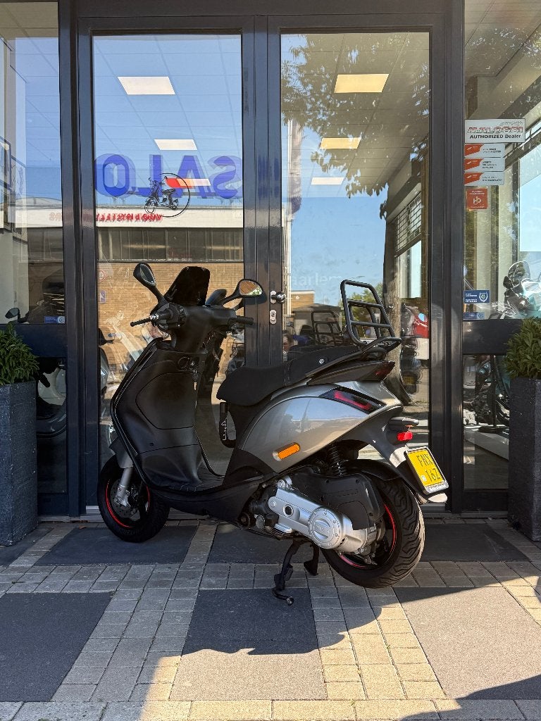 Piaggio Zip IGET E5 45km/h | 2023 | 12500km | Turbokit, Gebruikt, Maximaal 45 km/u, Zip, Benzine
