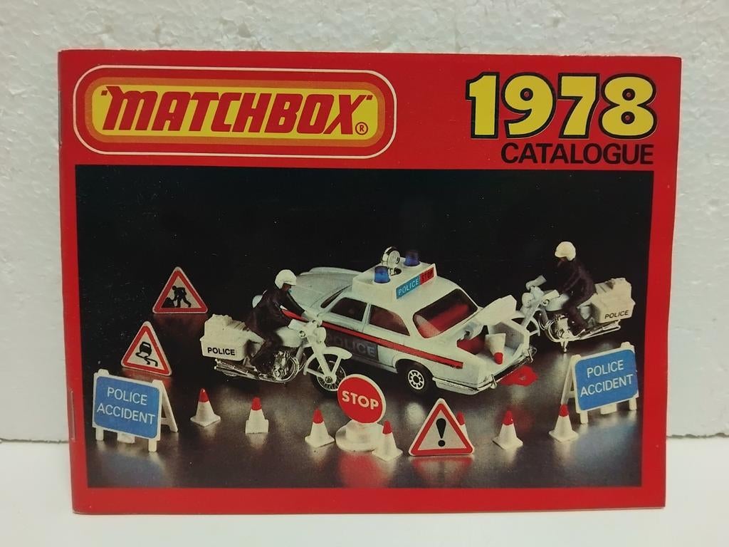 Matchbox catalogussen 1976 - 1978 ....en 1984, Hobby en Vrije tijd, Modelauto's | Overige schalen, Ophalen of Verzenden, Zo goed als nieuw