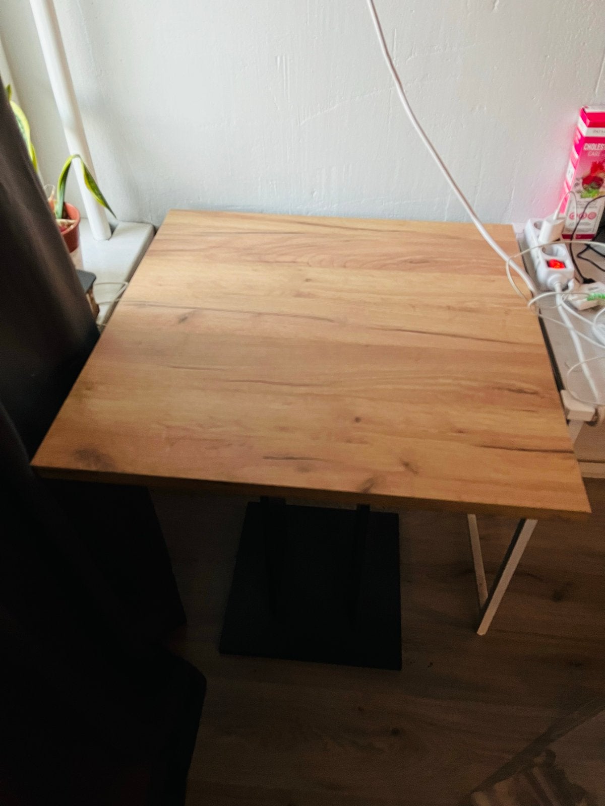 Houten bijzettafel / bartafel met zwart onderstel, Huis en Inrichting, Ophalen, Zo goed als nieuw