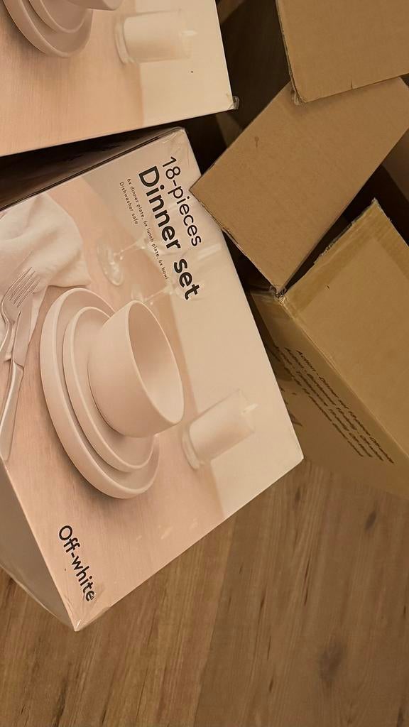 Nieuw Action 18 pieces dinner set off white, Huis en Inrichting, Keuken | Servies, Ophalen, Nieuw, Porselein, Overige stijlen