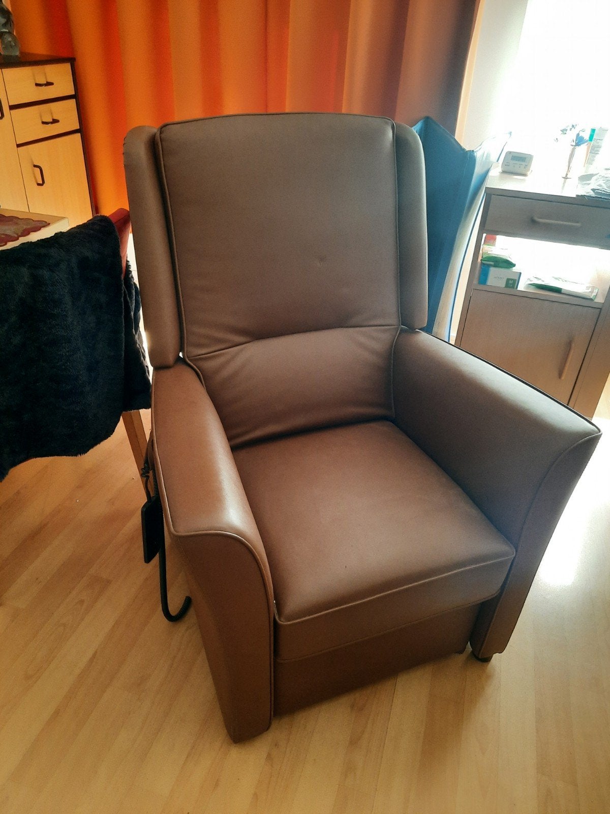 In prima staat sta op stoel in bruin leder teab, Ophalen, Gebruikt, Modern comfort, 50 tot 75 cm