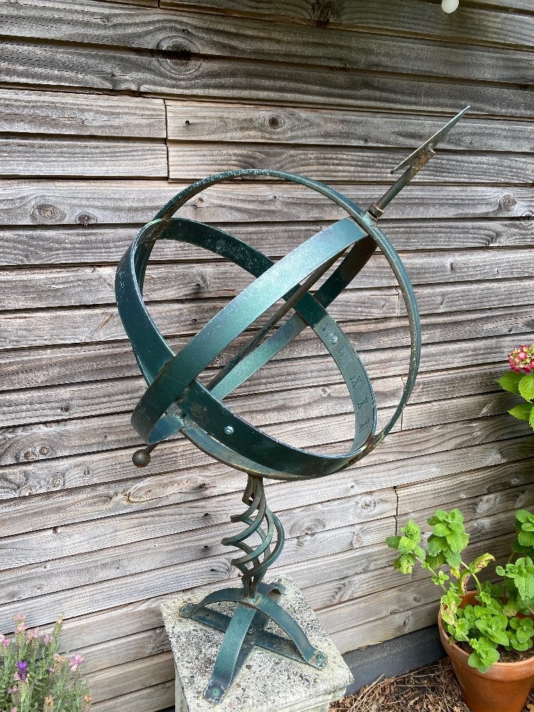 Zonnewijzer op sokkel, Ophalen, Gebruikt