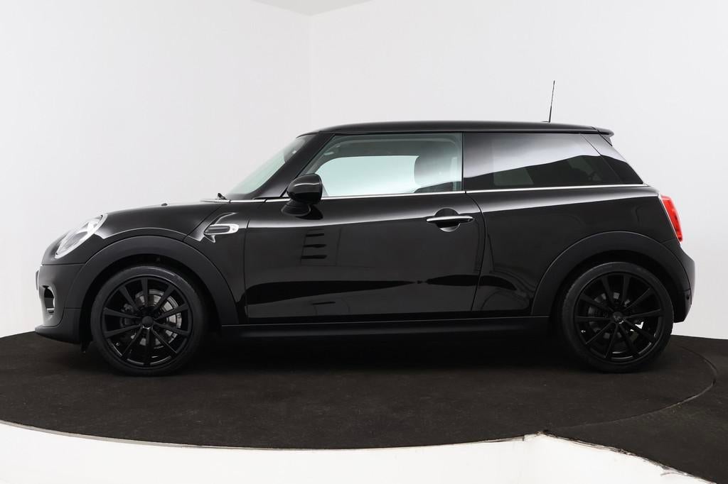 Mini Mini 1.5 Cooper Business (NAVIGATIE, CRUISE, PARKEERSEN, Voorwielaandrijving, Gebruikt, 4 stoelen, Origineel Nederlands