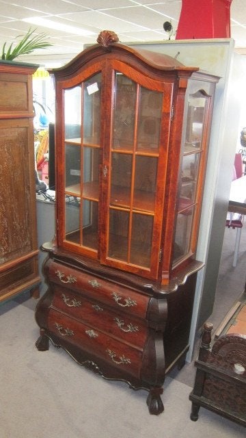 barok wortelnoten vitrinekast, Ophalen, Barok, Met deur(en), N