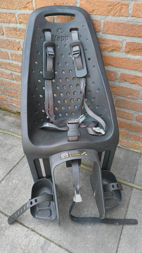 Yepp achterzitje zwart, Achterzitje, Voetsteuntjes, Yepp (GMG), Zo goed als nieuw