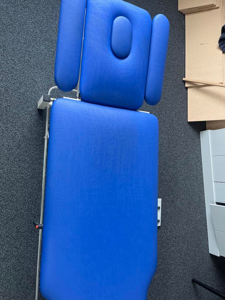 Blauwe behandelbank, Sport en Fitness, Massageproducten, Ophalen, Zo goed als nieuw, Massagetafel