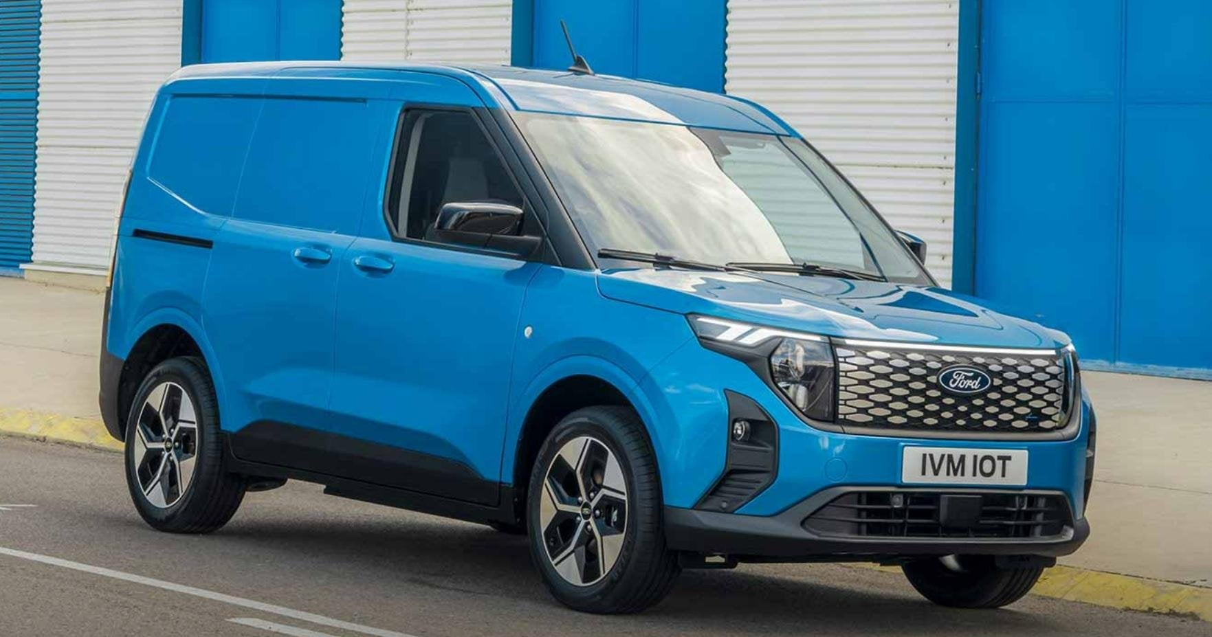 Ford E-Transit Courier Limited 46 kWh 136 pk | 17" LM velgen, 12 maanden, 300 km, Automatische klimaatregeling, 44 kWh