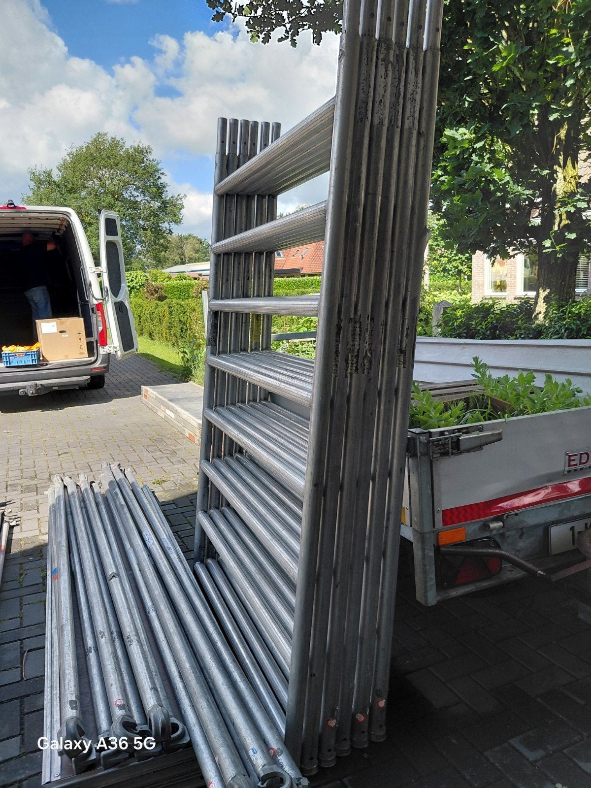 Nette rolsteiger 135cm breed 245cm lang, Doe-het-zelf en Verbouw, Steigers, Ophalen of Verzenden, Zo goed als nieuw, Rolsteiger of Kamersteiger