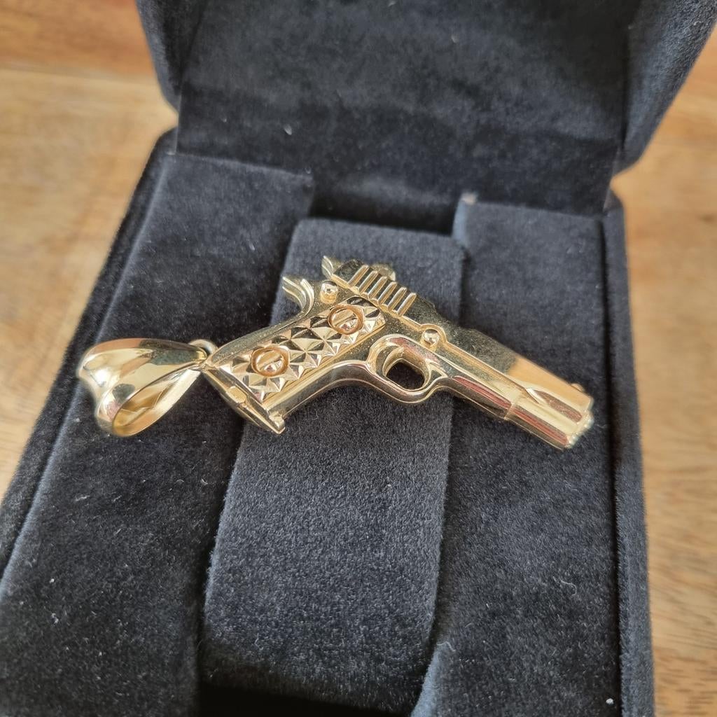 Grote 14 Karaat Gouden Kettinghanger Pistool 15.2 gram, Overige voorstellingen, Ophalen of Verzenden, Zo goed als nieuw, Goud