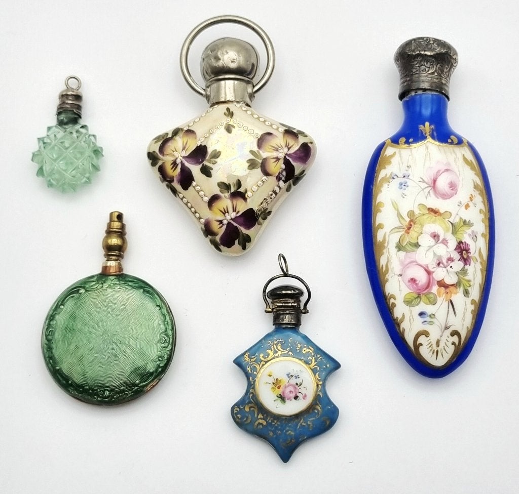 670. Parfumflesjes, Jugendstil - floraal decor, ca. 1900