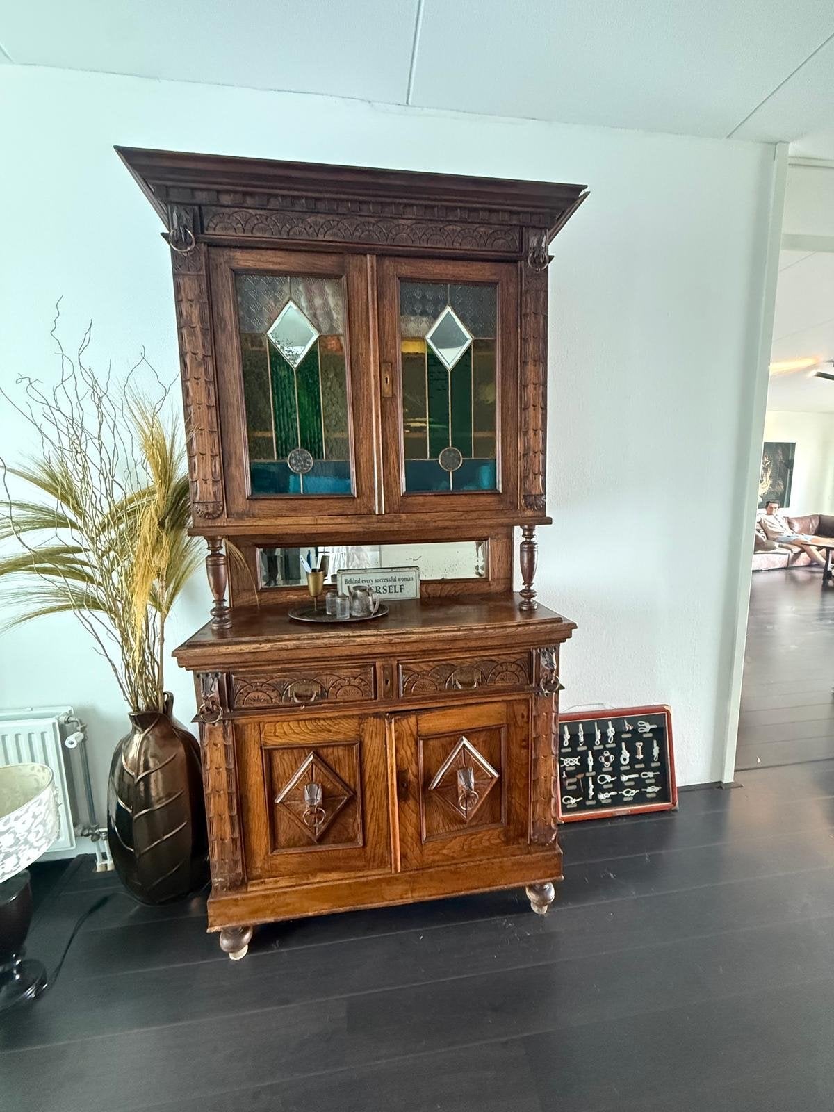 Antieke eikenhouten buffetkast met glas-in-lood, Ophalen