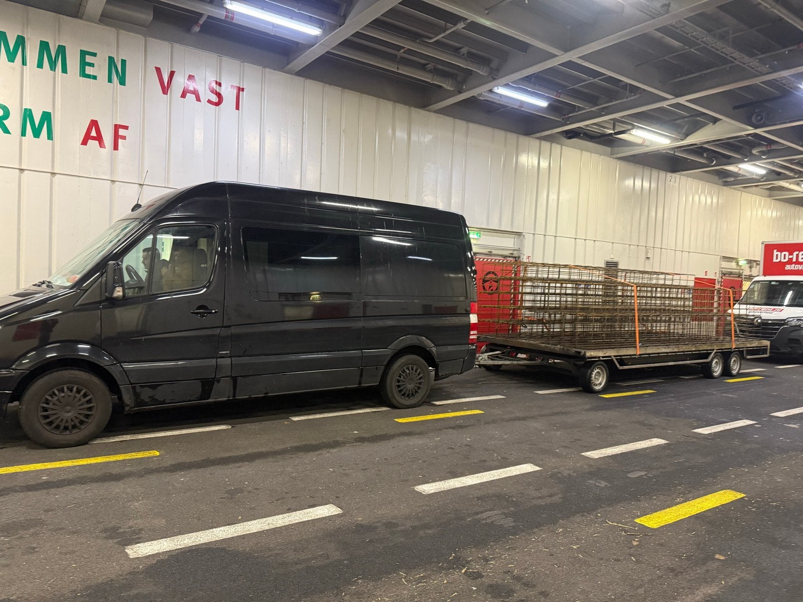 Verhuisbus + chauffeur /hulp, Bedrijfsverhuizingen