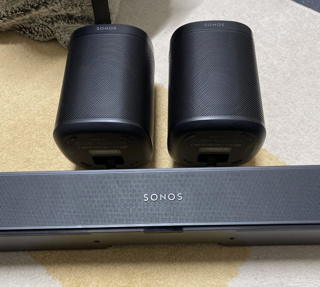 Sonos Beam Gen 1 en 2x Sonos One Als Nieuw, Inclusief kabels, Ophalen of Verzenden, Zo goed als nieuw, Surroundset
