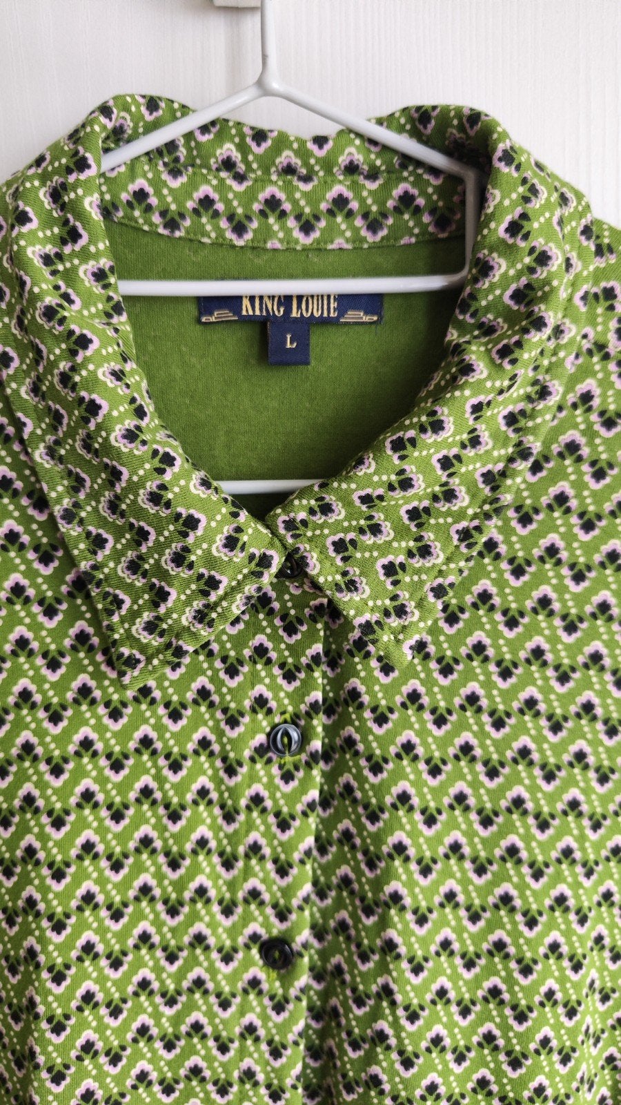 King Louie retro blouse groene met Lila paars print, maat L, Kleding | Dames, Maat 38/40 (M), Paars, Ophalen of Verzenden, Zo goed als nieuw