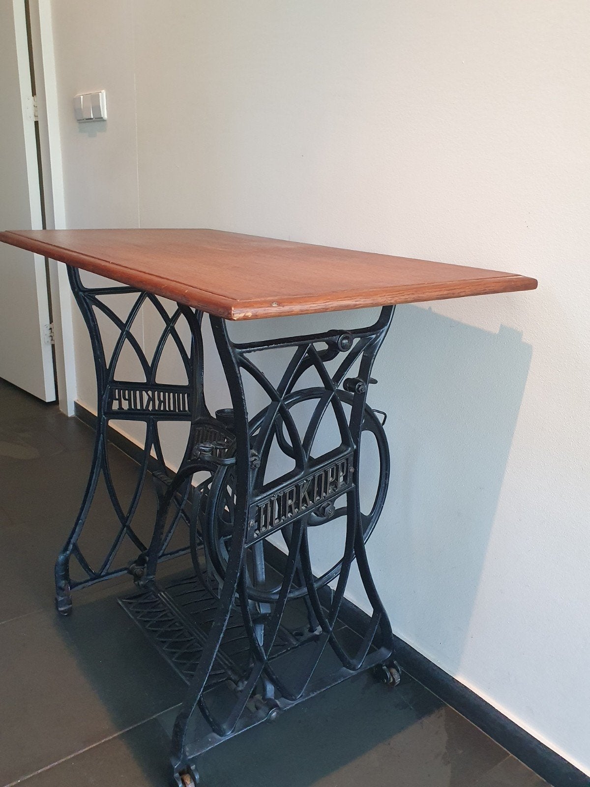Vintage Durkopp Gietijzeren Onderstel met Houten Blad, Ophalen