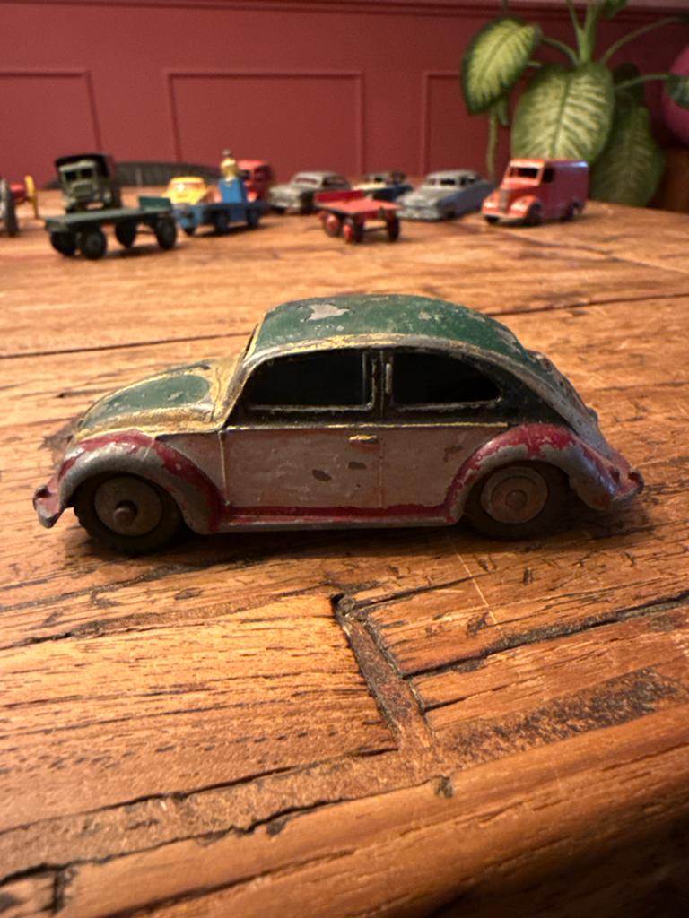 Dinky Toys 181 Volkswagen Kever - Vintage Opknapper, Ophalen of Verzenden, Zo goed als nieuw, Overige merken