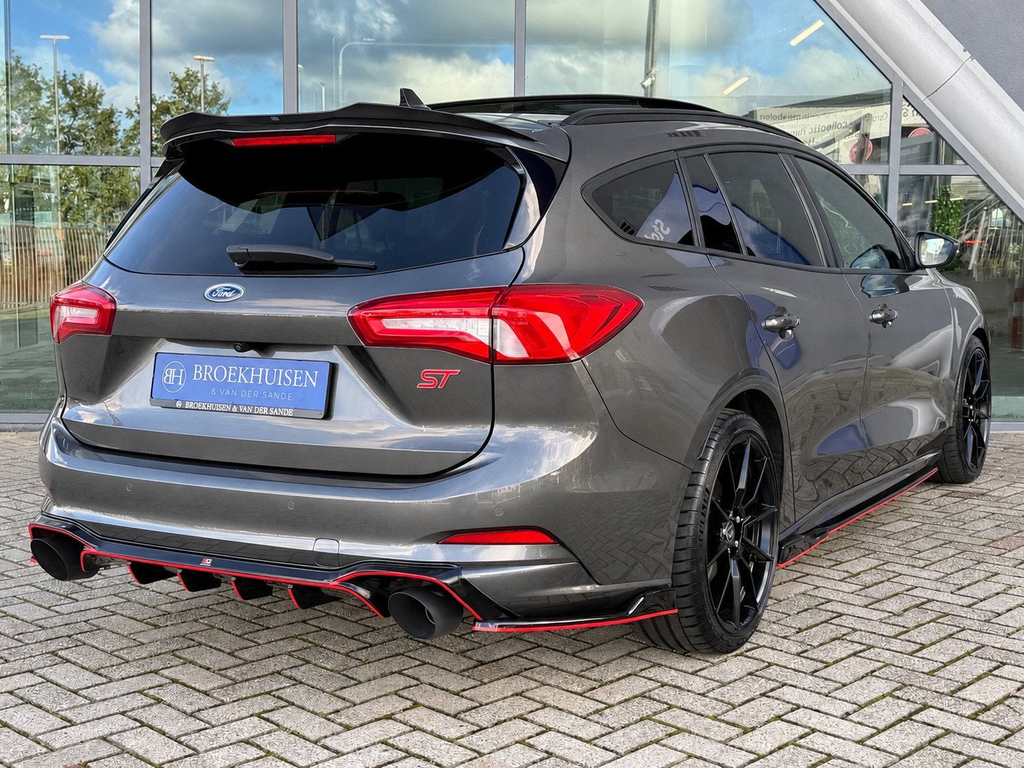Ford Focus Wagon 2.3 EcoBoost ST-3 Pro Performance 280pk Sch, Dealer onderhouden, Gebruikt, 4 cilinders, Leder en Stof