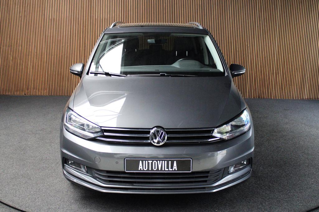 Volkswagen Touran 1.2 TSI Leer Navi Panorama Massage Camera, Voorwielaandrijving, Lichtsensor, Gebruikt, 4 cilinders