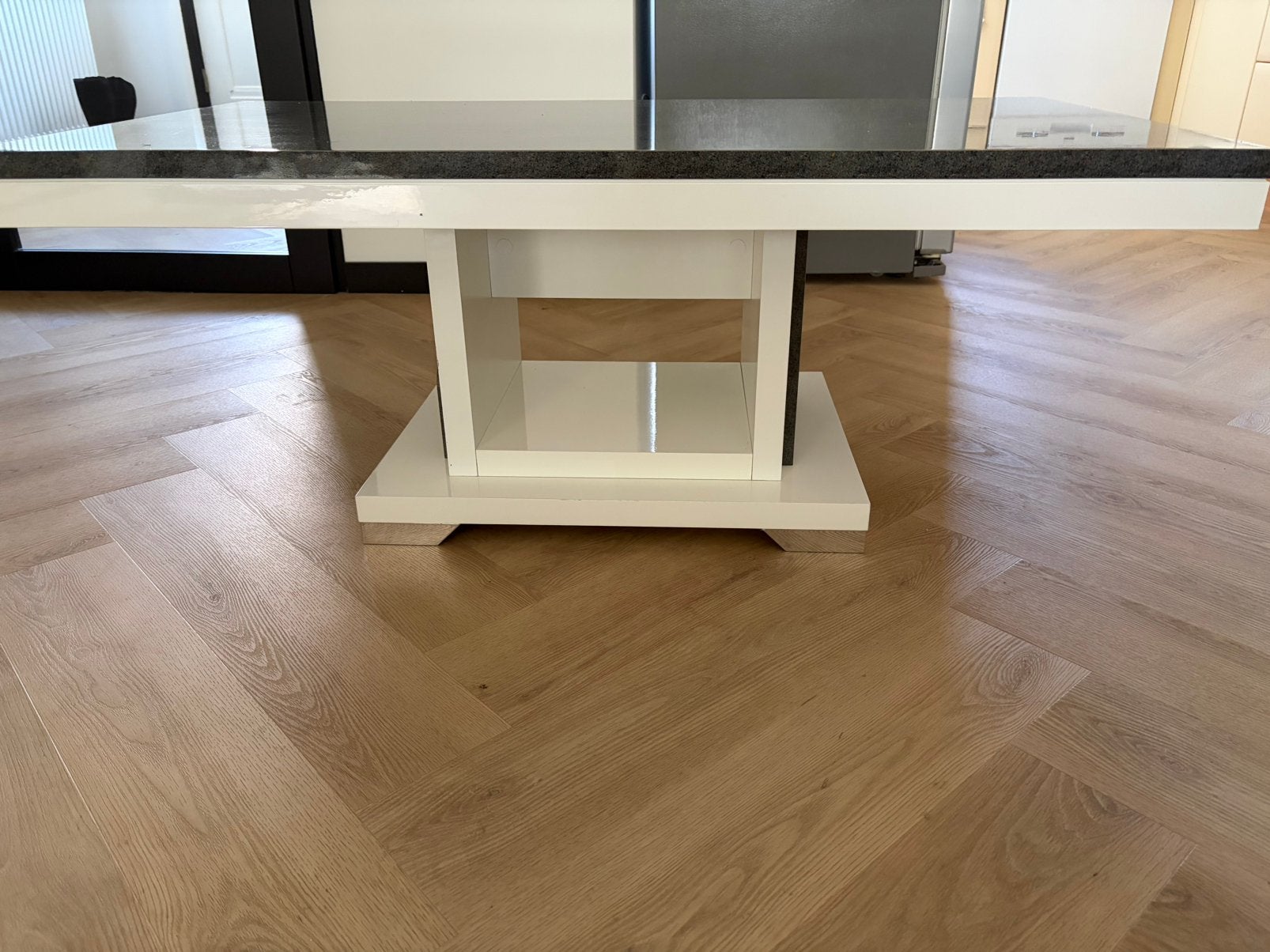 Marmeren blad met hoogglans onderstel salontafel, Ophalen, Hoogglans, 100 tot 150 cm, 50 tot 100 cm
