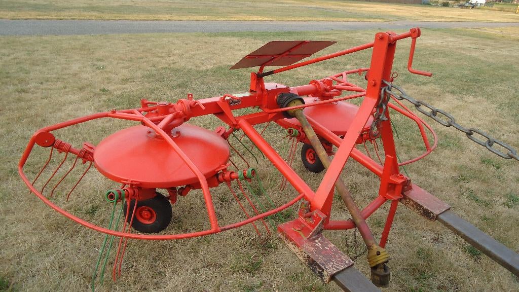 Stoll UM 320 hooischudder -hooihark compleet met aftakas, Ophalen, Gebruikt