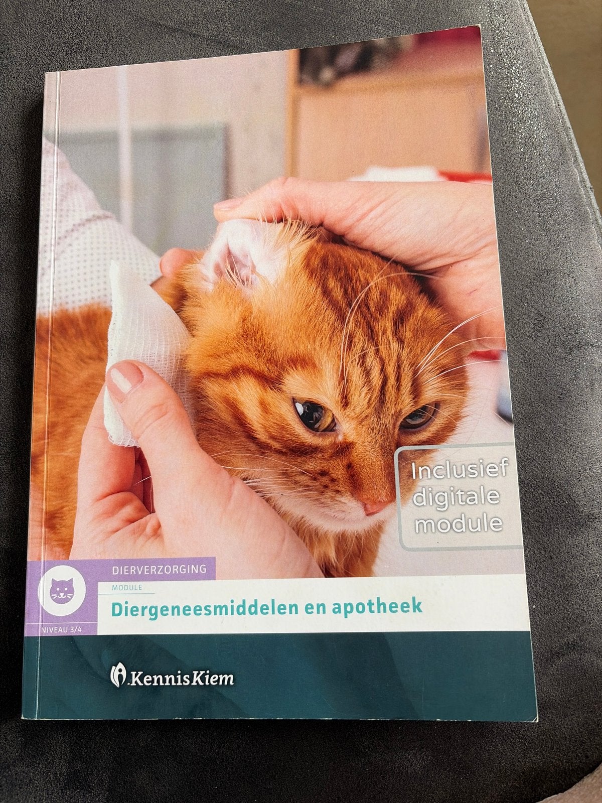 Diergeneesmiddelen en apotheek - KennisKiem, Ophalen, Gelezen, MBO