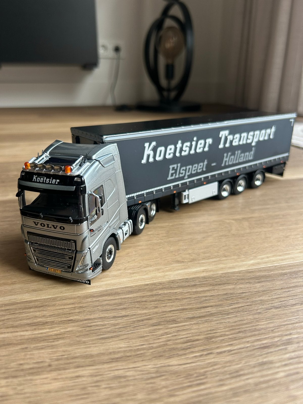 WSI Models Volvo FH4 Koetsier Transport 036/100, Overige merken, 1:32 tot 1:50, Ophalen of Verzenden, Zo goed als nieuw