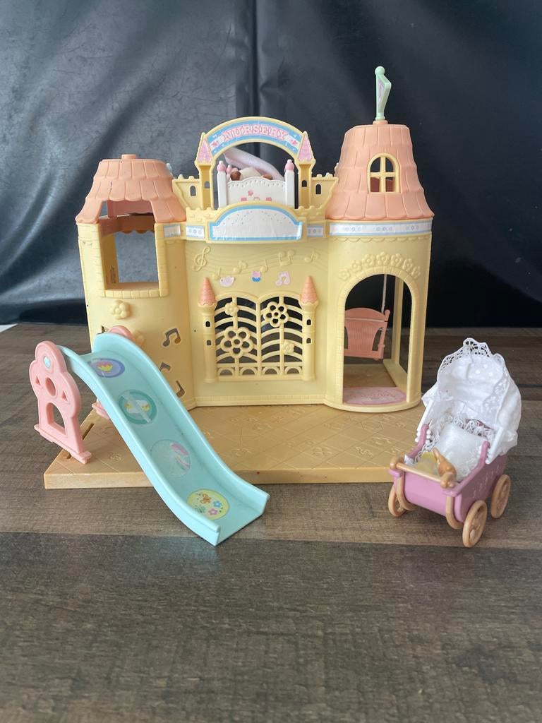 Sylvanian families 5316 babycreche met drieling, Kinderen en Baby's, Ophalen of Verzenden, Gebruikt, Jongen of Meisje