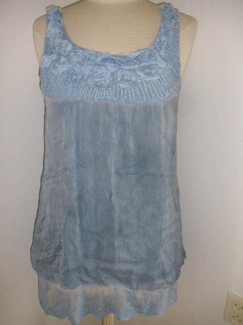 AMBIKA top blauw zijde maat M, Kleding | Dames, Tops, Zo goed als nieuw, Maat 38/40 (M), Blauw, Zonder mouw, Ophalen of Verzenden