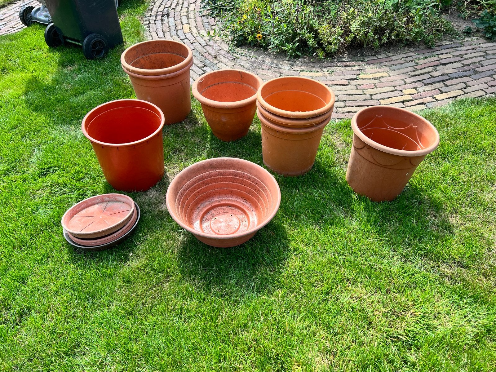 Diverse kunststof bloempotten en schotels, Kunststof, Gebruikt, Rond, Binnen
