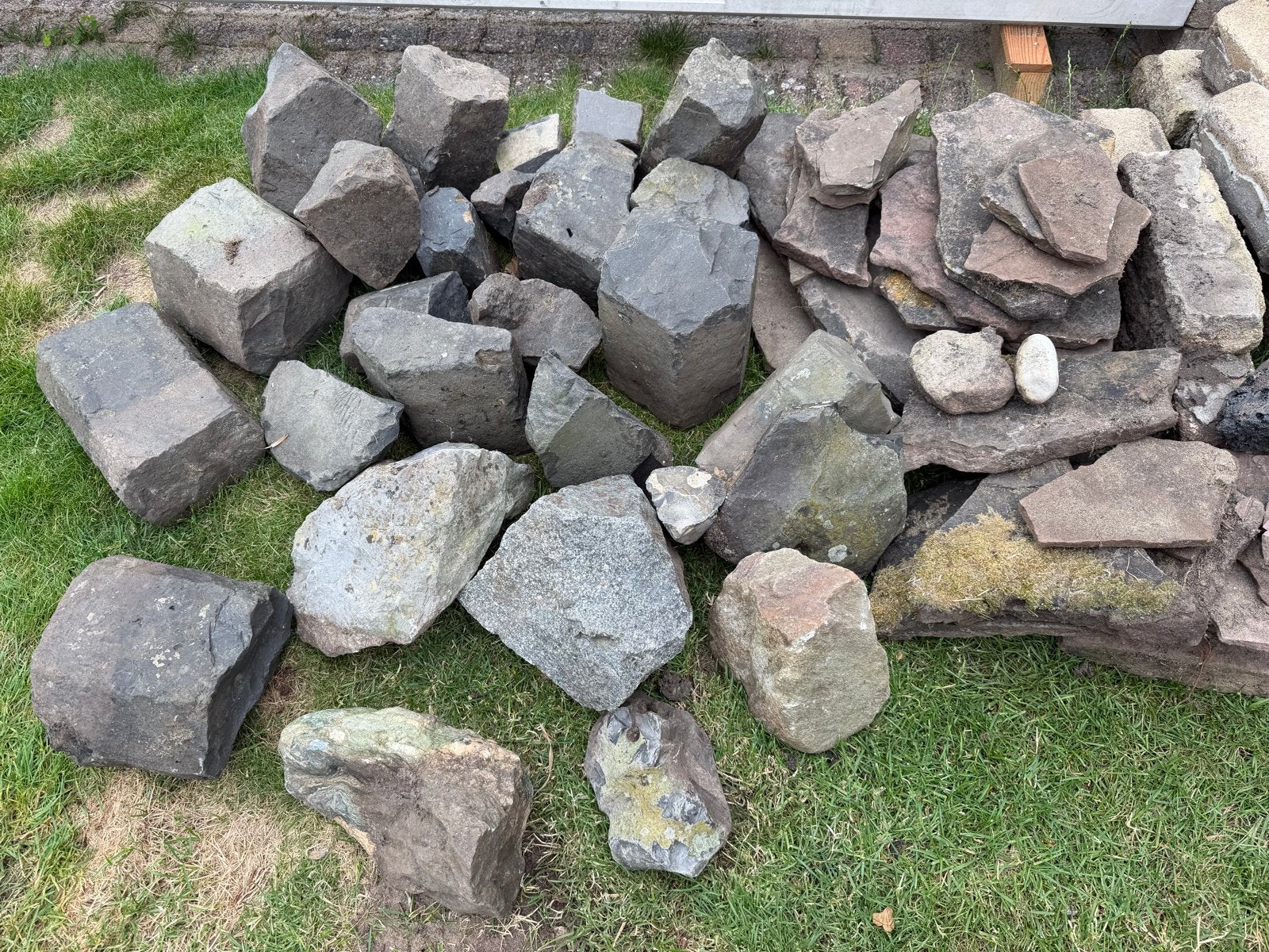 Diverse partij natuurstenen, opsluitbanden, bakstenen, Tuin en Terras, Ophalen, Overige materialen, Gebruikt, Kei