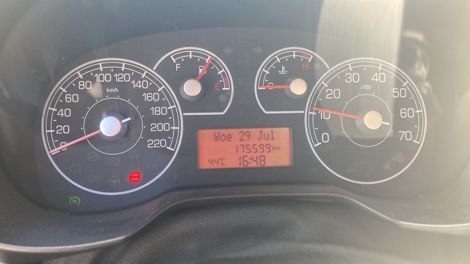 Fiat Punto 1.4 3DR 2007 Grijs (€ 500,=), Ophalen, Gebruikt, Rechts, Fiat