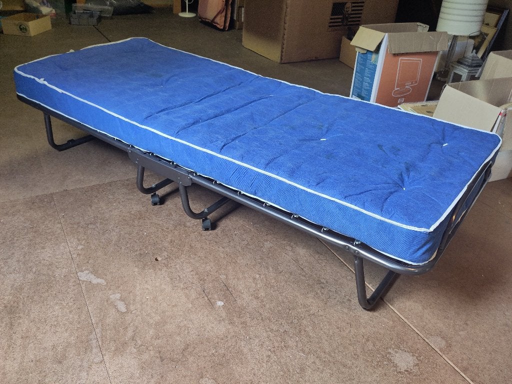 Logeerbed (1persoons inklapbaar), Huis en Inrichting, Ophalen, Eenpersoons, Blauw, 190 cm of minder