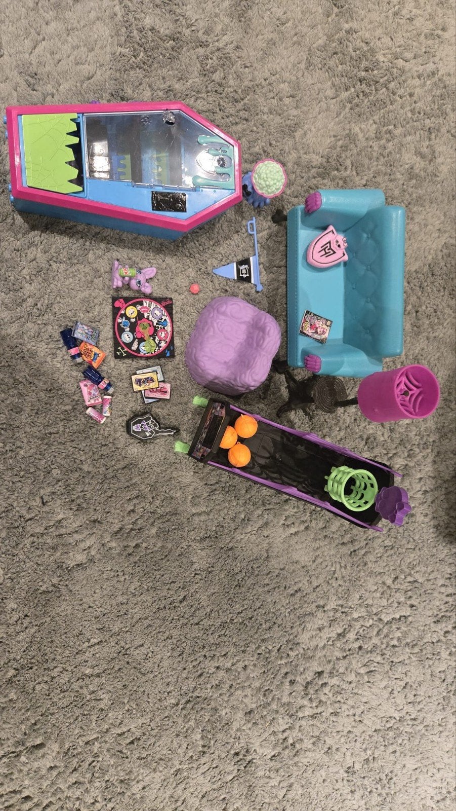 Monster High speelset met meubels en accessoires, Kinderen en Baby's, Speelgoed | Poppen, Ophalen, Zo goed als nieuw