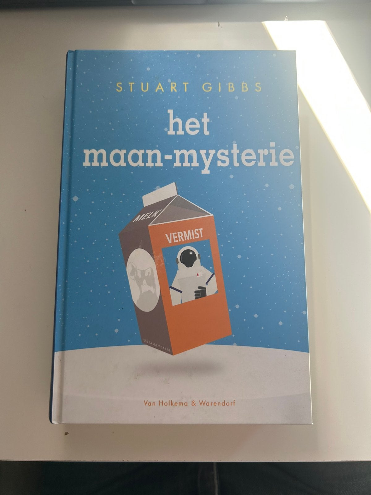 Stuart Gibbs - Het maan-mysterie, Ophalen of Verzenden, Zo goed als nieuw, Stuart Gibbs