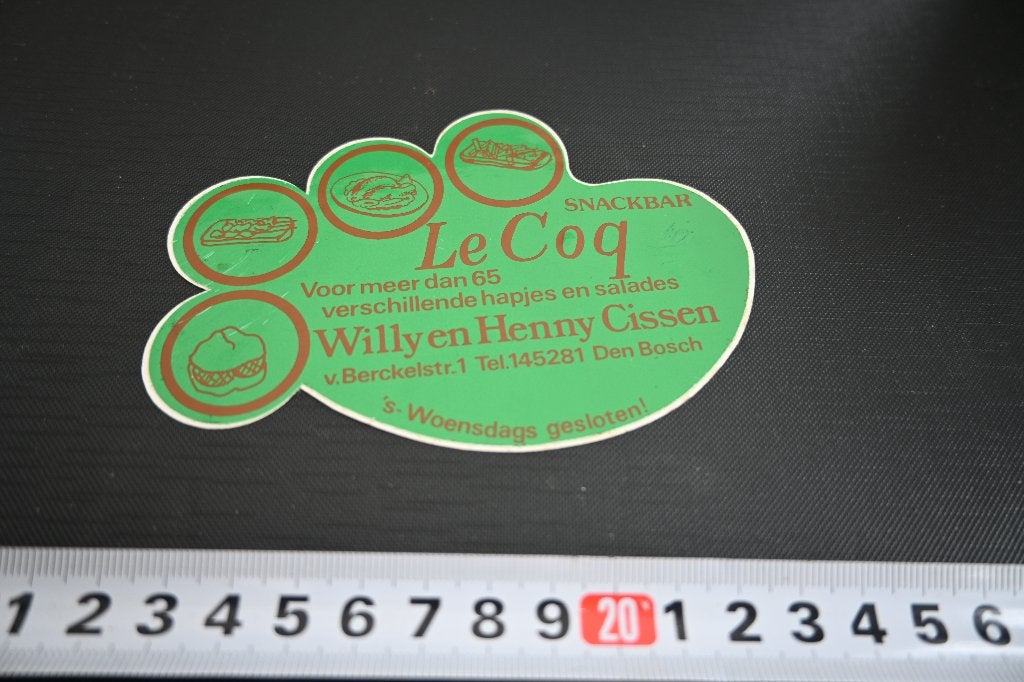 sticker Den Bosch LE COQ snackbar Willy en Henny Cissen, Verzamelen, Ophalen, Zo goed als nieuw