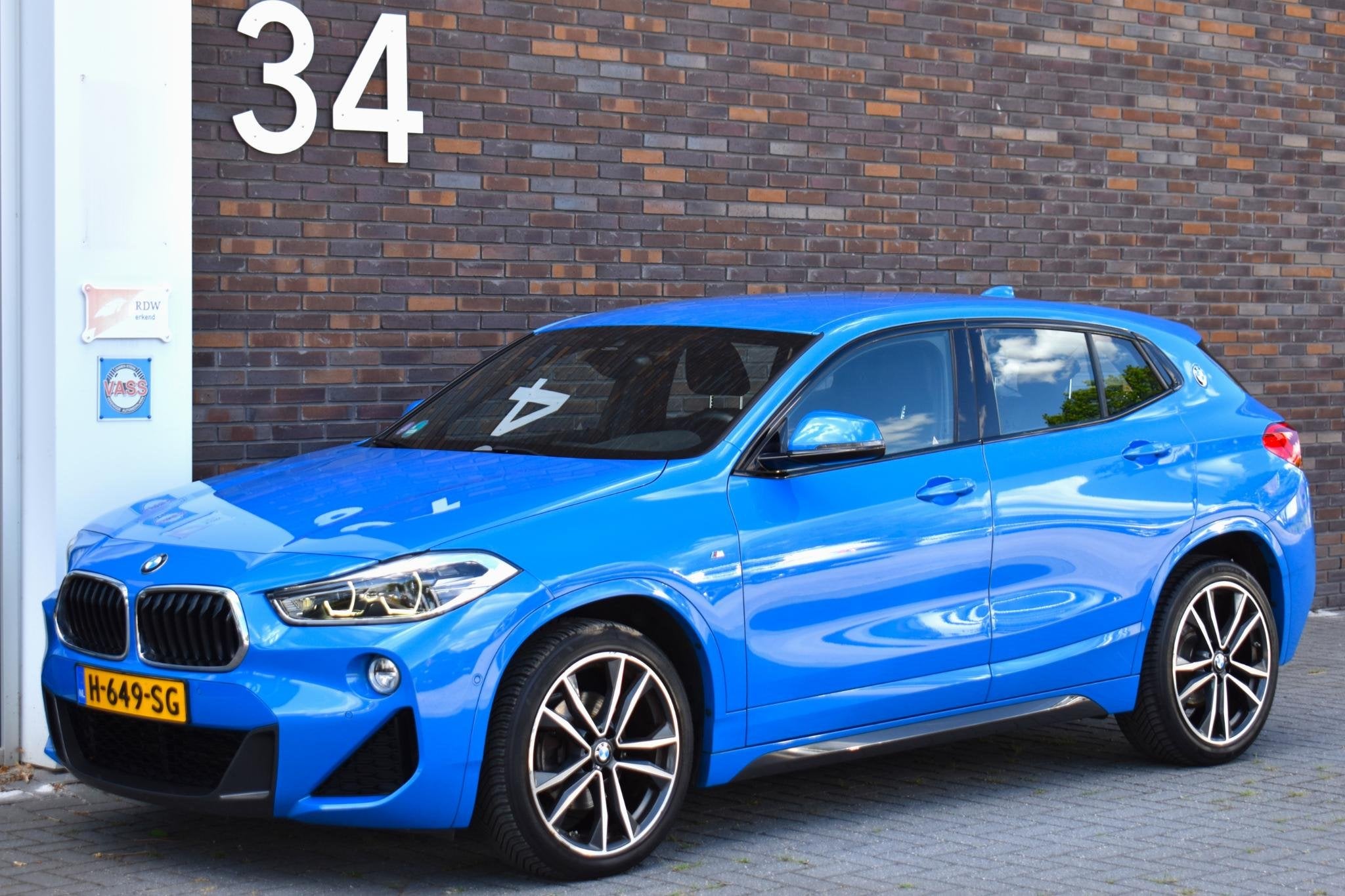 BMW X2 18i M-PAKKET ECC LMV NAVI TREKHAAK, X2, Gebruikt, Euro 6, Blauw