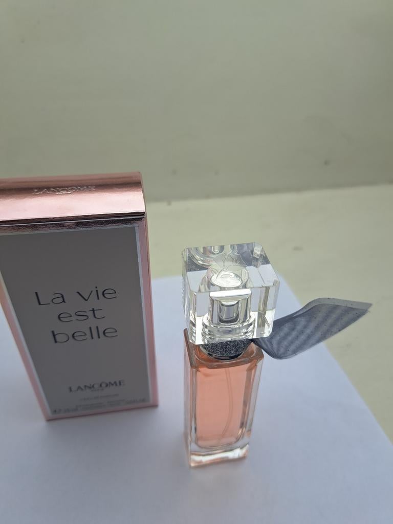 Parfum La vie est belle Lancome 15 ml, Sieraden, Tassen en Uiterlijk, Uiterlijk | Parfum, Ophalen of Verzenden, Nieuw