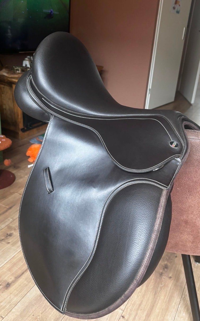 Waldhausen comfort leder springzadel 17,5 inch, Dieren en Toebehoren, Ophalen of Verzenden, Gebruikt, Springen