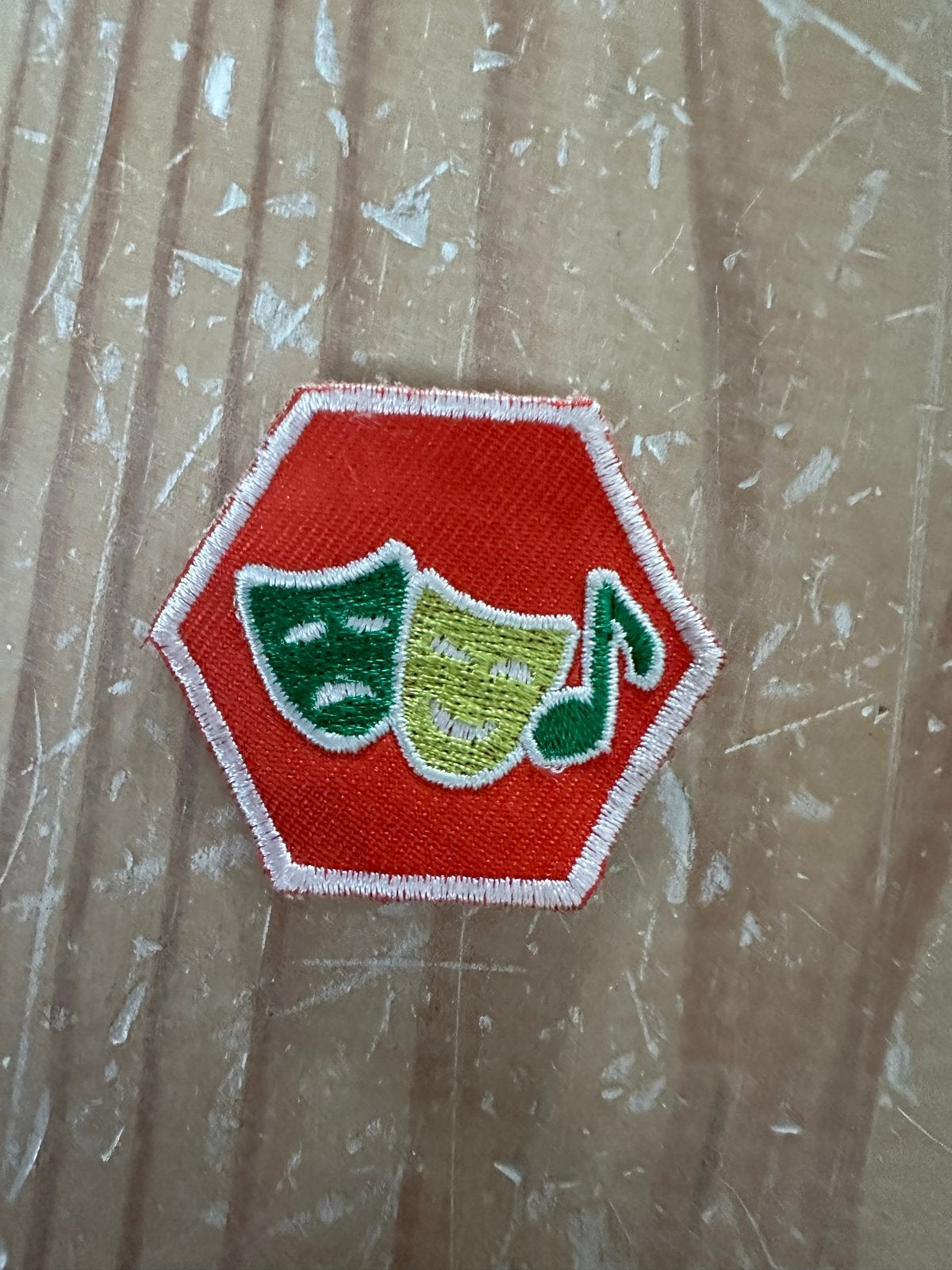 Scouting Embleem: Theater en Muziek, Verzamelen, Scouting, Ophalen of Verzenden, Gebruikt, Embleem, Speld of Insigne
