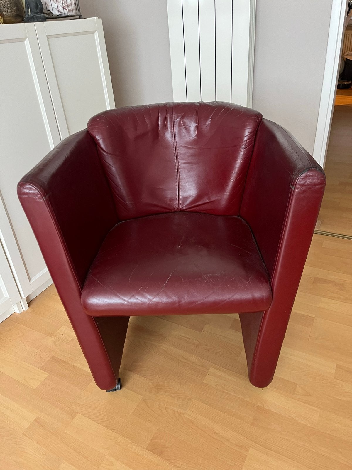 Leolux fauteuil rood leer, Huis en Inrichting, Fauteuils, Ophalen, Gebruikt, Leer, 75 tot 100 cm
