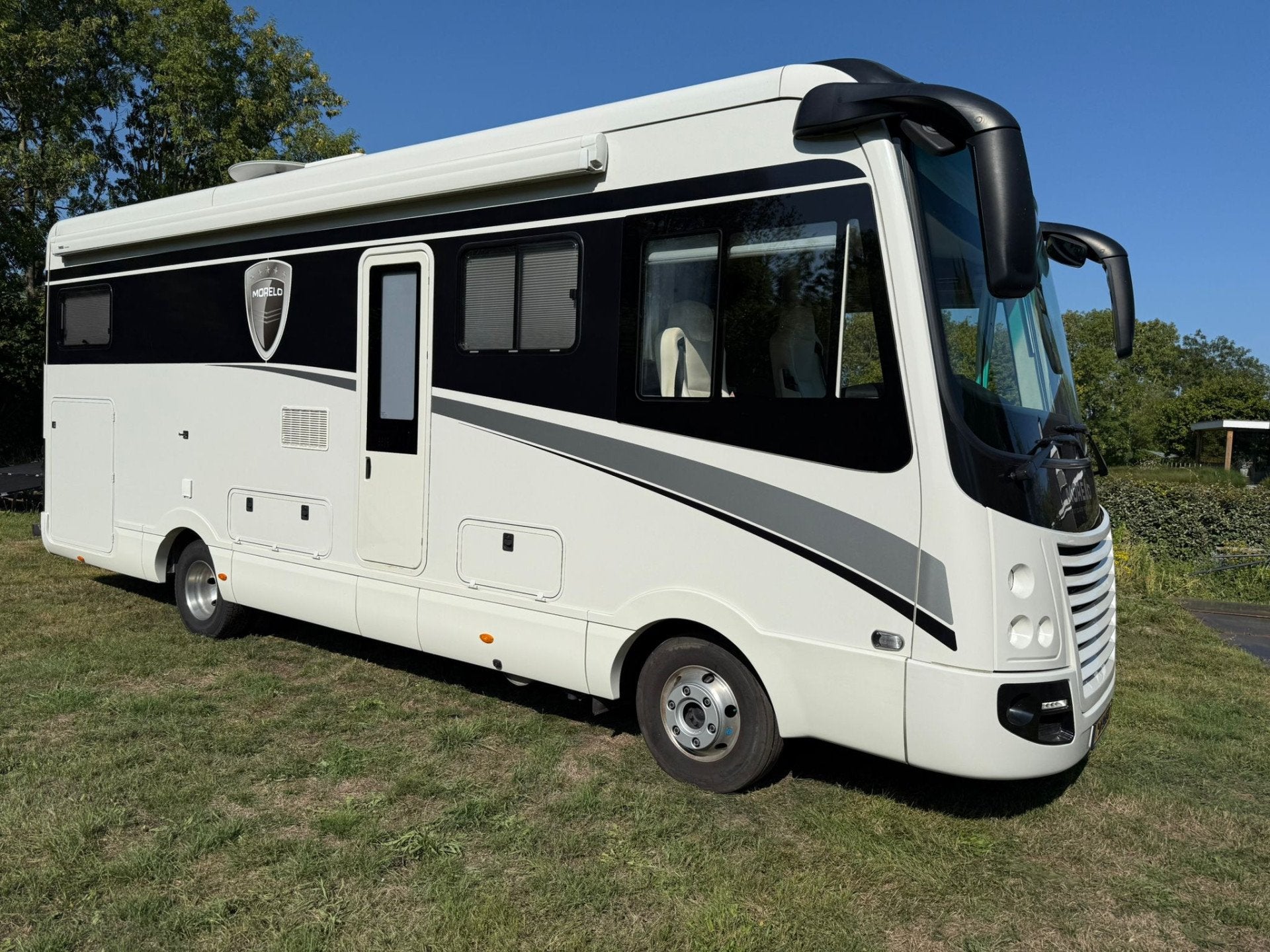Morelo PALACE | Luchtvering | TV | 85HS/L (bj 2013), Diesel, Kreeft 3
4401NZ  YERSEKE, NL, 8 meter en meer, Overige merken